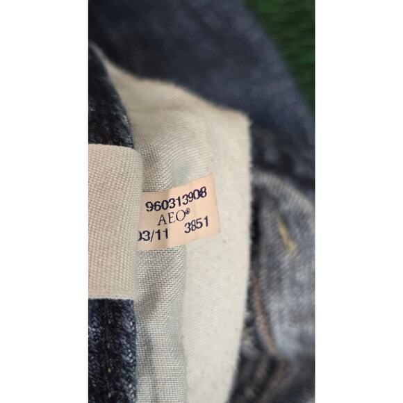 American Eagle Women's Destroyed, Distressed Denim Jean Shorts. Size 6. - Picture 10 of 10